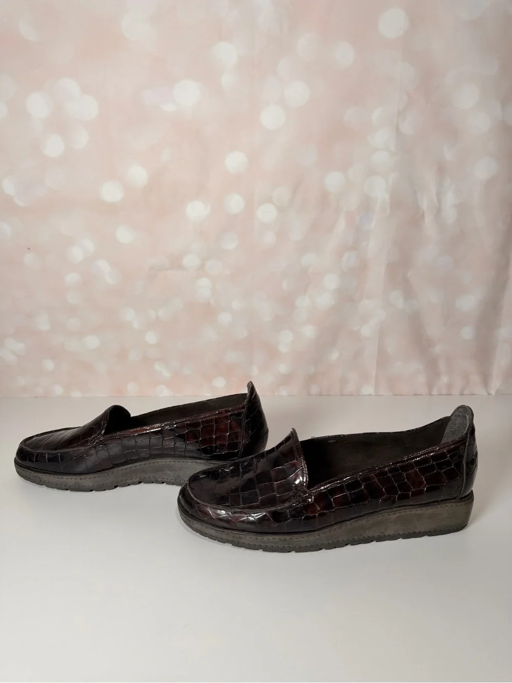 STUART WEITZMAN Maroon Leather Croc Loafer